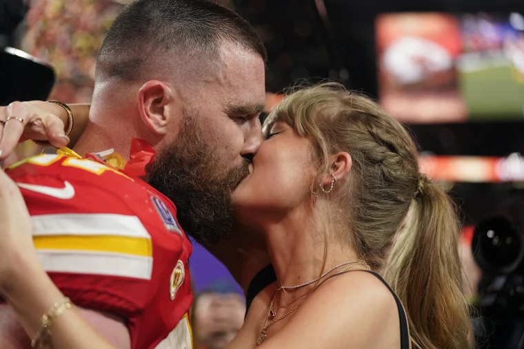 Travis Kelce relationship with Taylor Swift